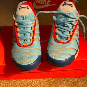 Nike tn flexible with price barely worn
